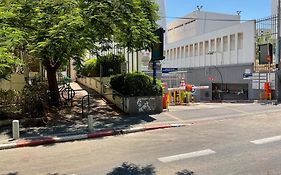 Meir Dizengoff Residence With Shelter